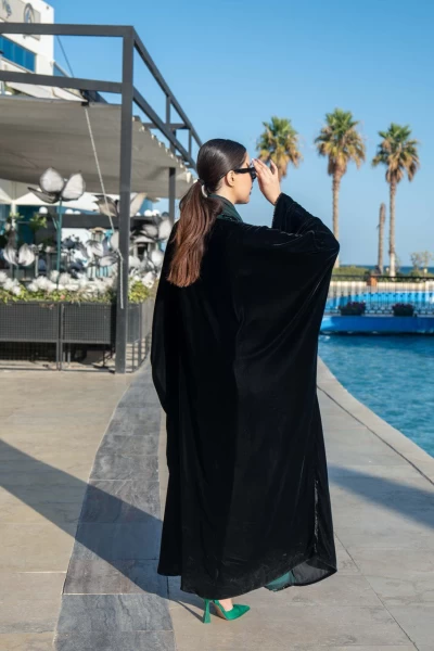 Bisht abaya in silk velvet material with floral velvet material IB271 Black